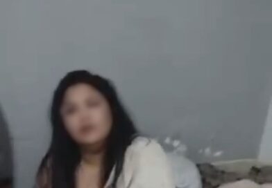 Marido pega esposa com o melhor amigo na cama: ‘levanta a cabeça., seu talarico’