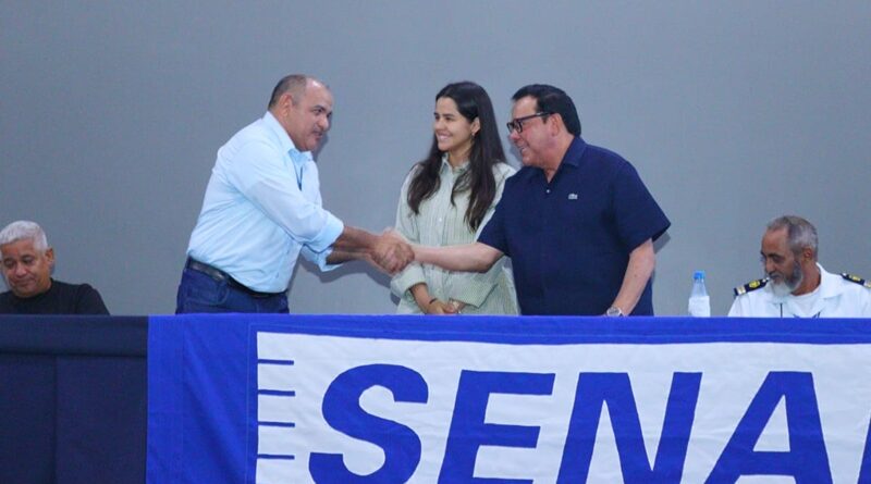 Coari celebra formatura de mais de mil alunos do Barco-Escola Samaúma II