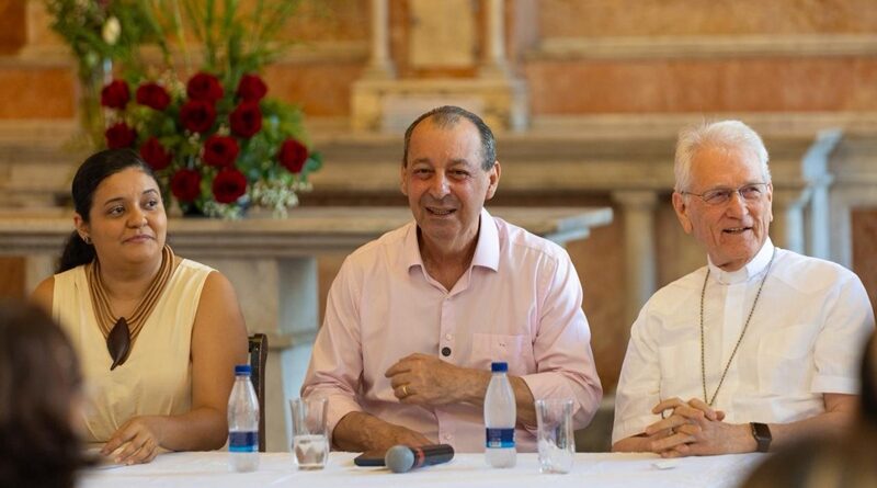 Igreja da Matriz é entregue após restauração, e Omar Aziz destaca compromisso da bancada com o patrimônio histórico de Manaus